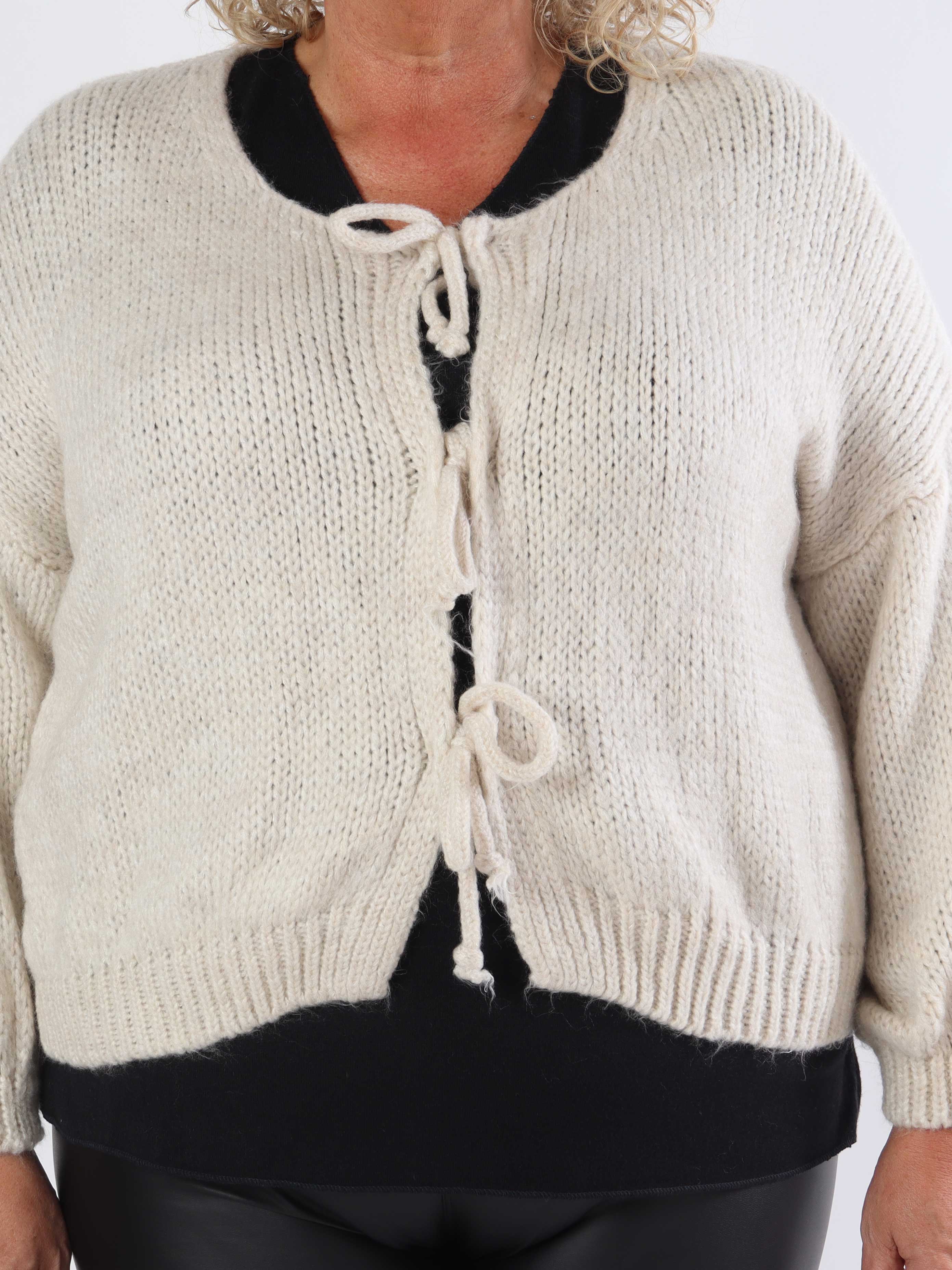 Kimberly - Söt stickad kofta i plusstorlek med rosetter